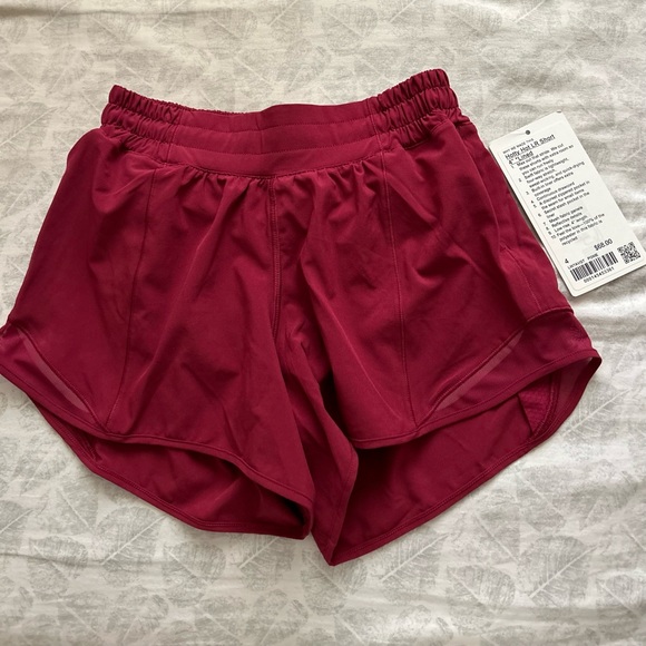 lululemon size 4 hotty hot low rise 4inch shorts - Picture 2 of 2